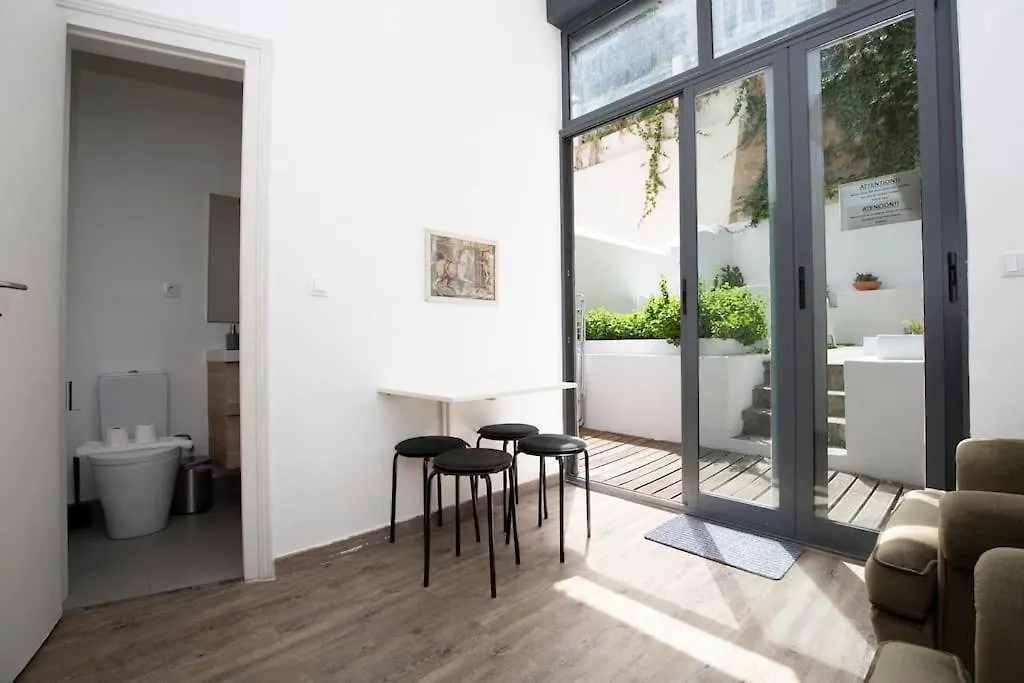 Vintage Apartment W/ Terrace Лиссабон
