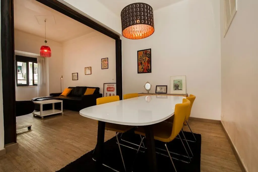 Vintage Apartment W/ Terrace Lisboa