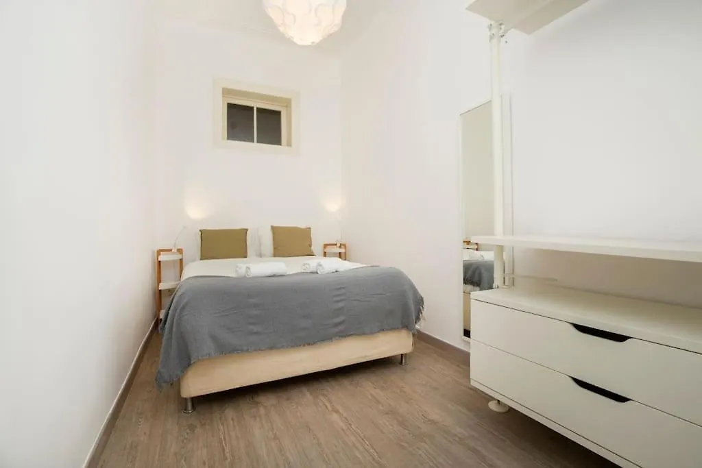 Vintage Apartment W/ Terrace Lisboa
