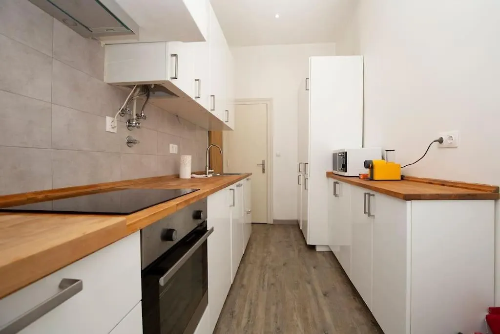 Vintage Apartment W/ Terrace Lisboa